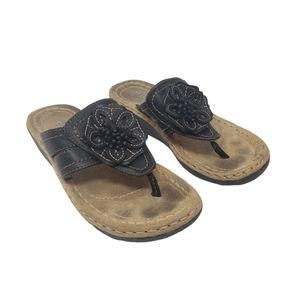 Cliffs by White Mountain Black Platform Thong Sandals Size 6.5 Tan Soles